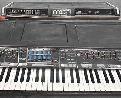 Moog-Polymoog,broken rear right case a/s